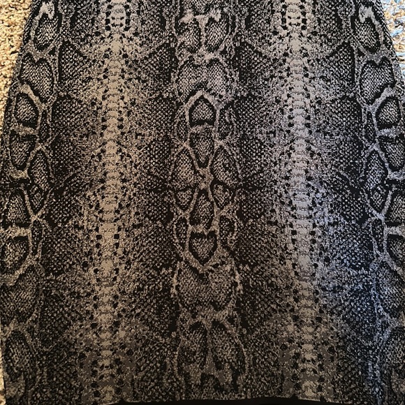 Guess by Marciano Backless Dress Snake Skin Like Pattern Size S - Picture 4 of 4